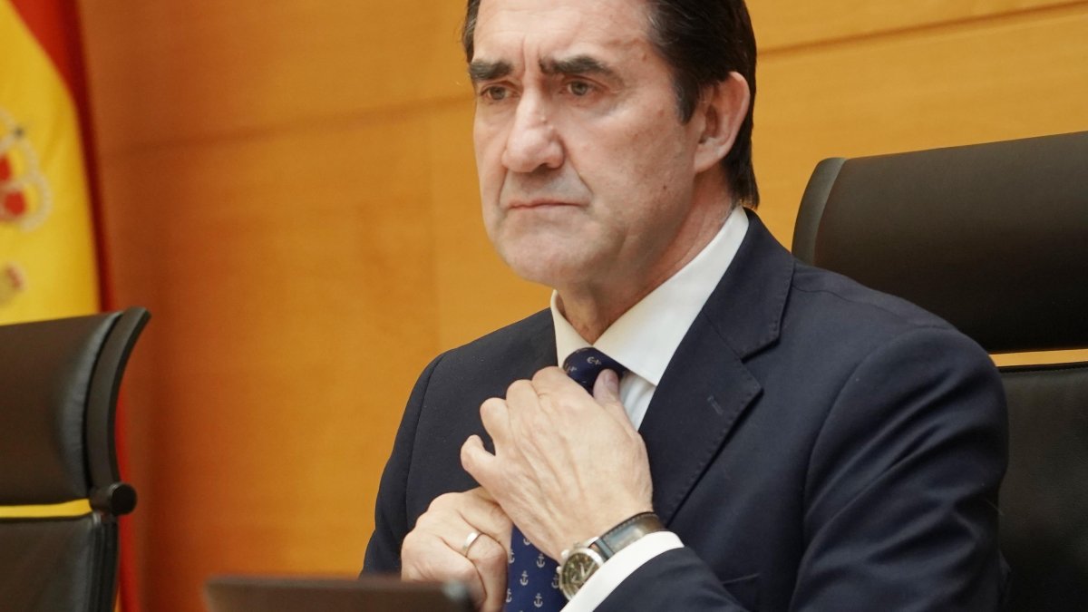 Juan Carlos Suárez-Quiñones comparece en las Cortes para informar sobre el proyecto de ley de Presupuestos Generales de la Comunidad para 2026.