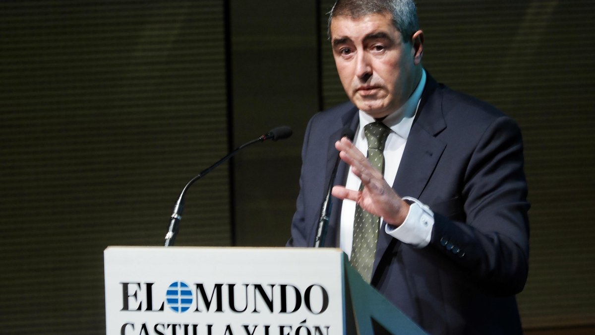 El director de El Mundo de Castilla y León, Pablo Lago, durante su discurso en los Premios la Posada