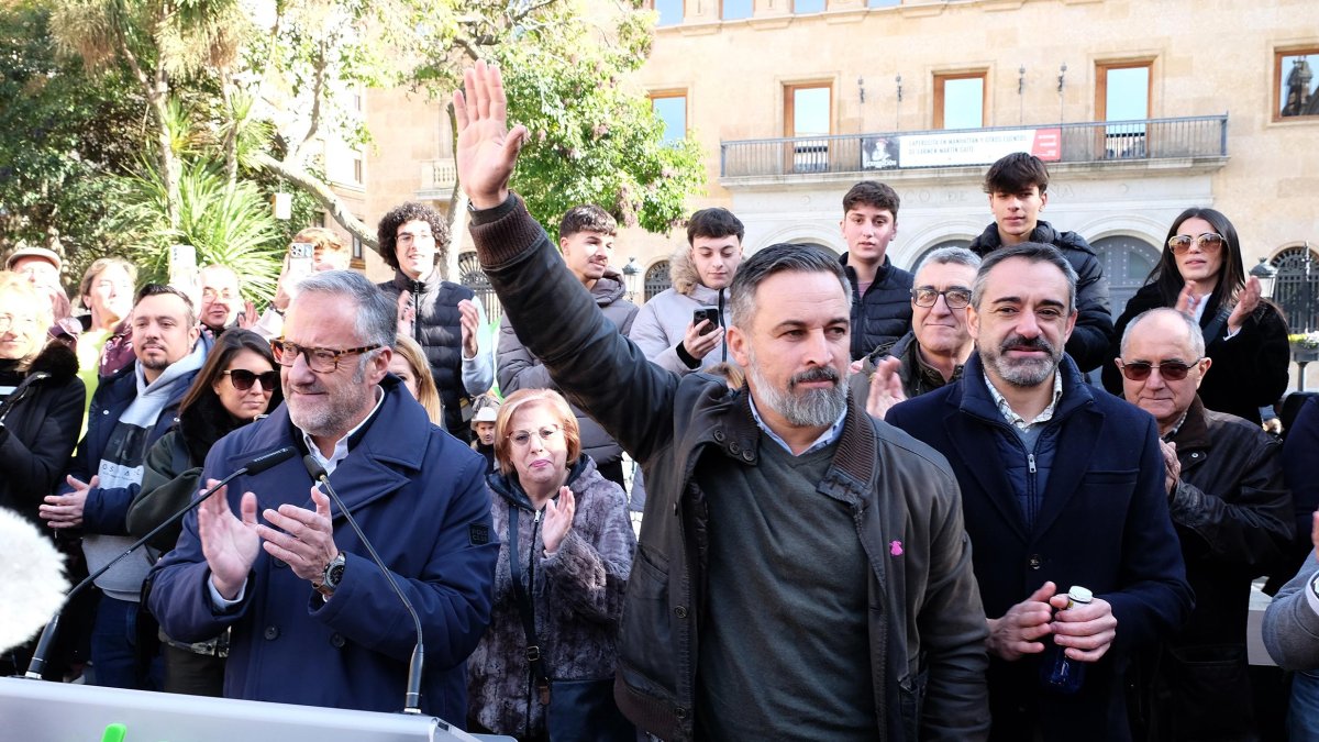 El presidente de Vox, Santiago Abascal, en un mitin en la plaza de los Bandos de Salamanca