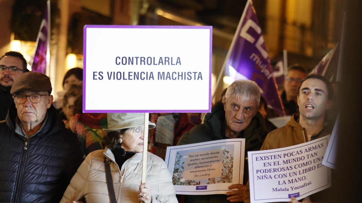 Un momento de las concentraciones en Castilla y León contra la violencia de género.