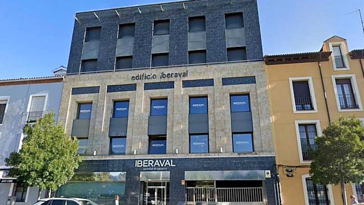Edificio de Iberaval, en la calle Estación de Valladolid.