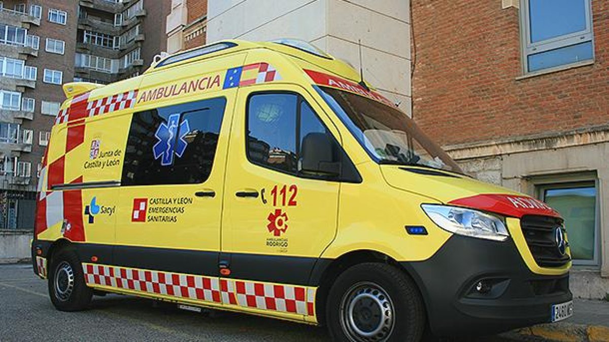 Una ambulancia de Soporte vital básico de Sacyl.