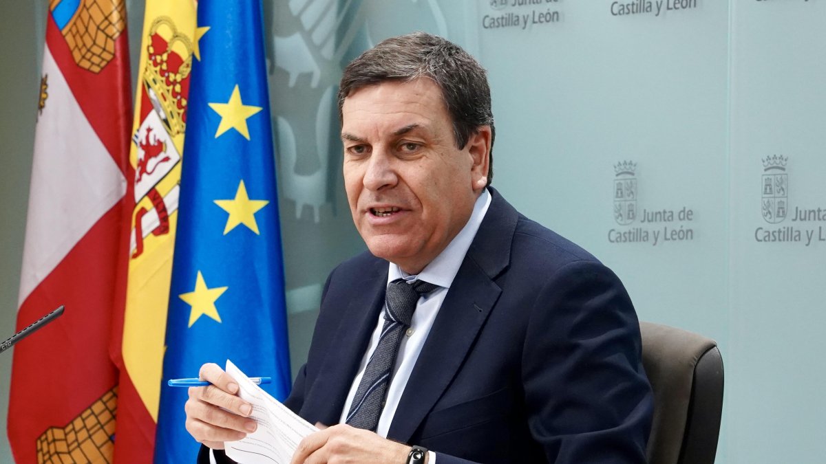 El consejero de Economía y Hacienda y portavoz de la Junta, Carlos Fernández Carriedo, en la rueda de prensa posterior al Consejo de Gobierno.