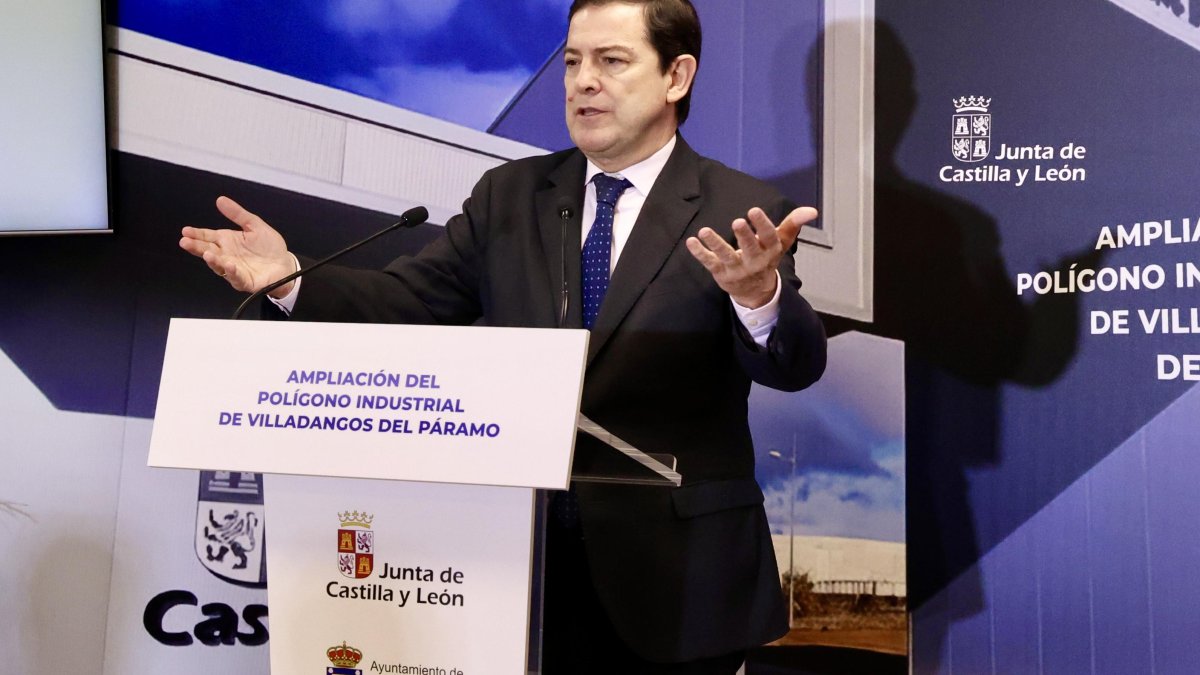 Mañueco presenta las obras de finalización del polígono industrial de Villadangos del Páramo