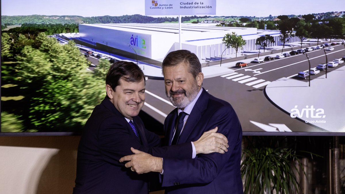 El presidente de la Junta, Alfonso Fernández Mañueco, firma un acuerdo para el desarrollo de un nuevo proyecto en Ávila