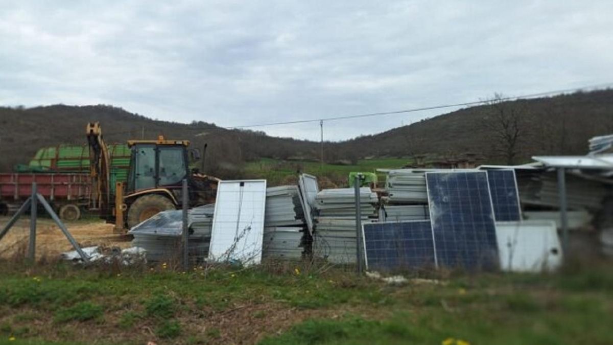 Vertedero ilegal de placas solares, detectado en Palencia.