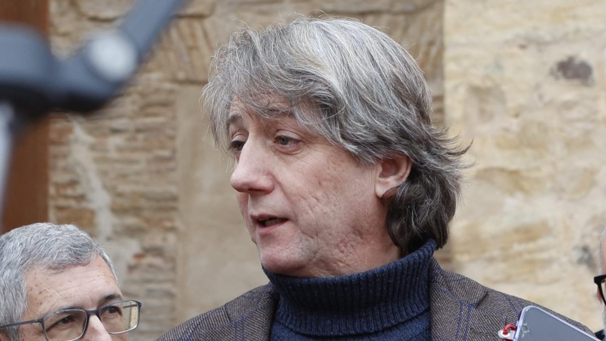 El secretario general del PSOECyL, Carlos Martínez, en la atención a medios de comunicación