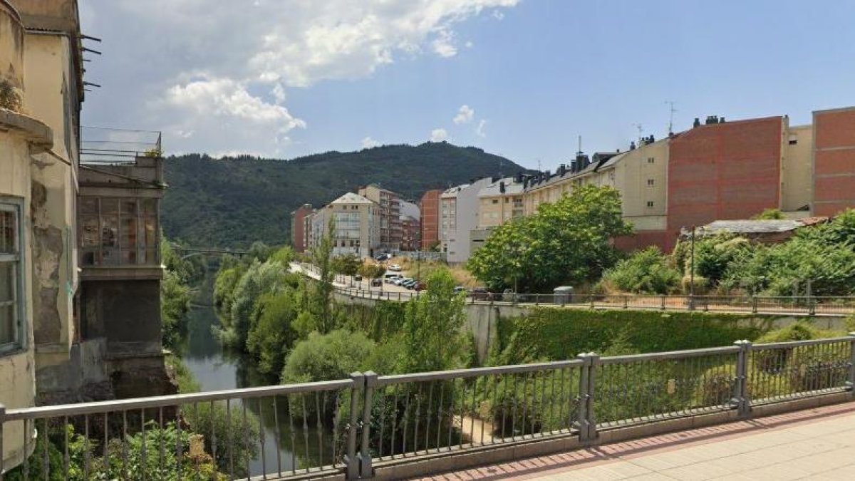 Río Sil desde el puente de Cubelos en Ponferrada.