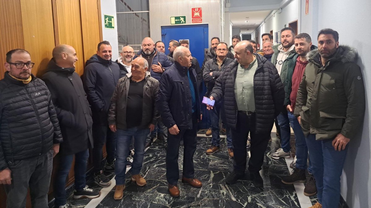 los comuneros de la Comunidad de Regantes del Páramo Bajo en la sede de la
Confederación Hidrográfica del Duero