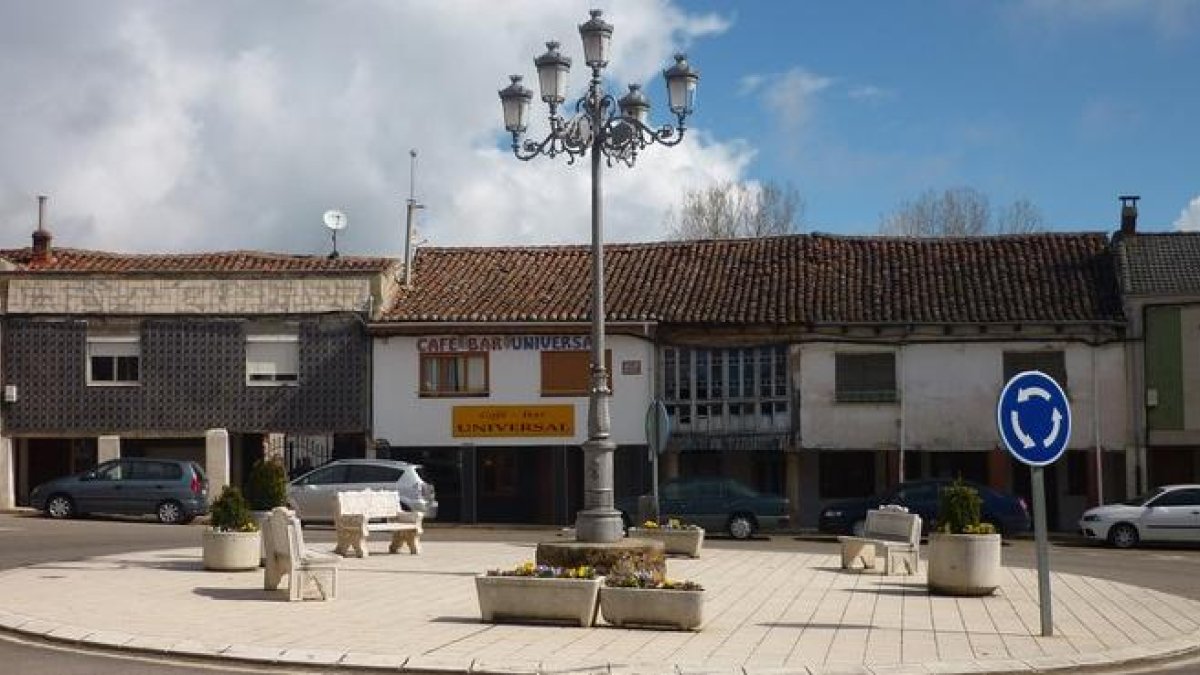 Plaza mayor de la localidad leonesa.