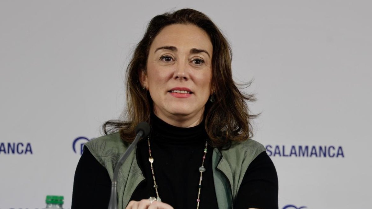 La consejera de agricultura María González Corral atiende a los medios de Comunicacion en la sede del PP.