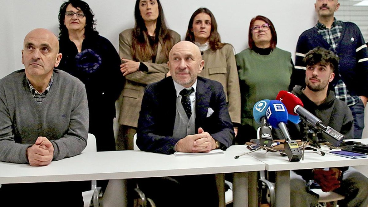 La plataforma creada por la Comisión de Fiestas de Villamanín da una rueda de prensa para informar sobre el desarrollo del proceso de registro