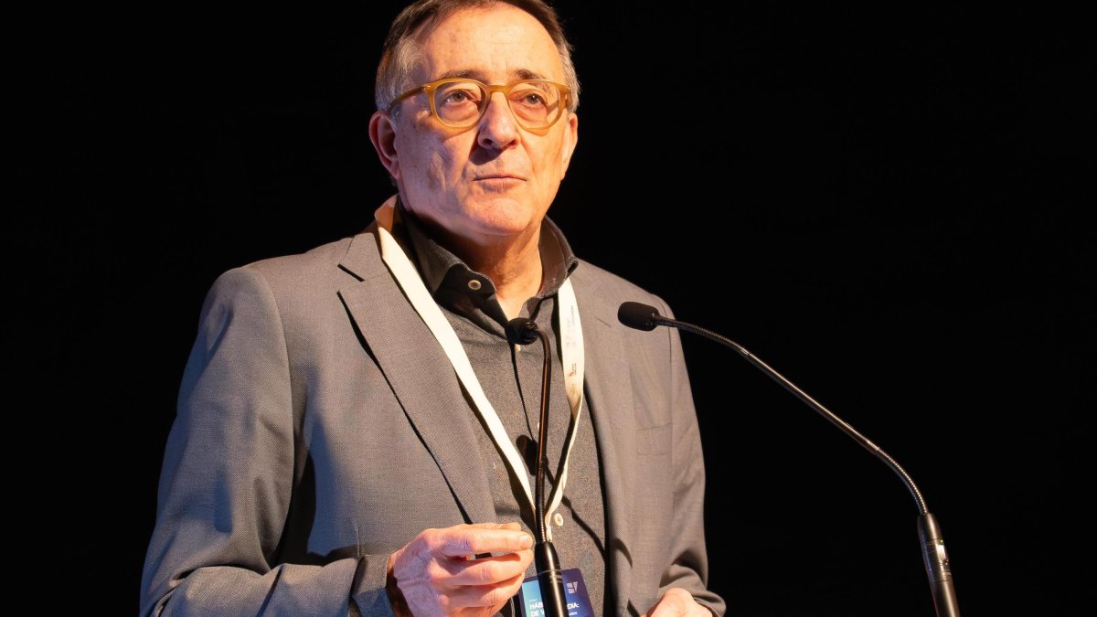 El director del Clúster de Hábitat Eficiente, Enrique Cobreros.