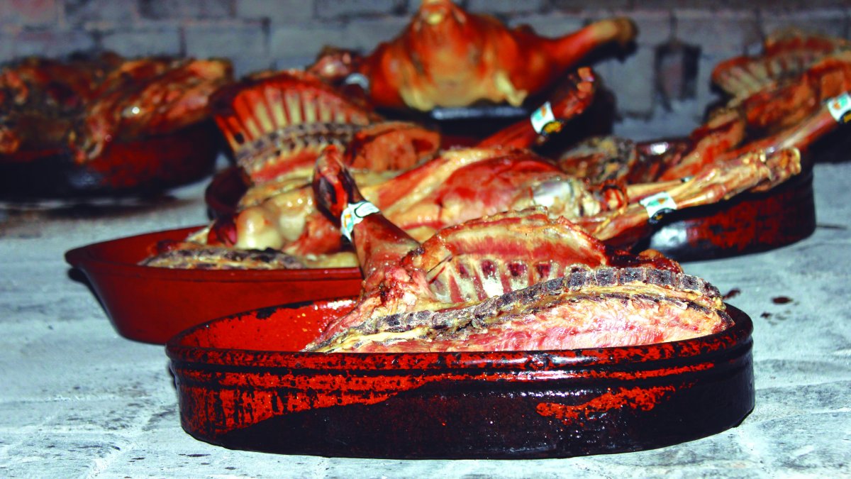 Asados de lechal en horno de leña de Riaza (Segovia)