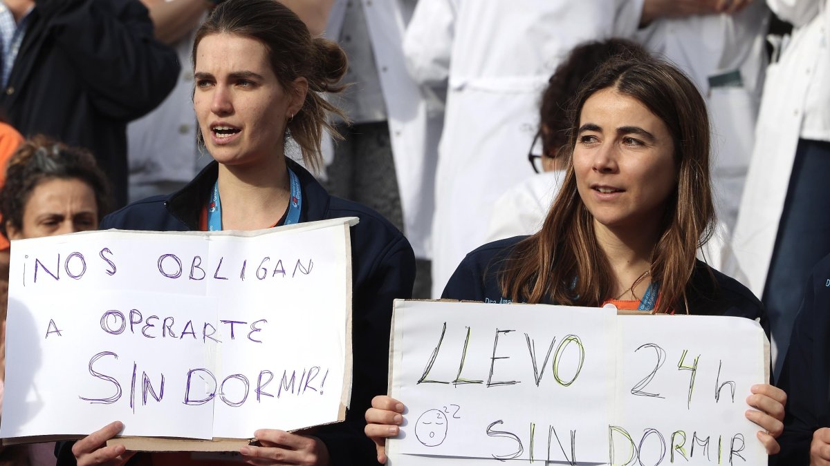 Concentración de médicos en huelga contra la reforma del Estatuto Marco
