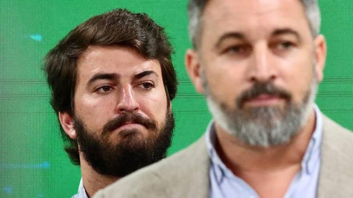 Juan García-Gallardo tras Santiago Abascal durante un mitin en Castilla y León en una foto de archivo.