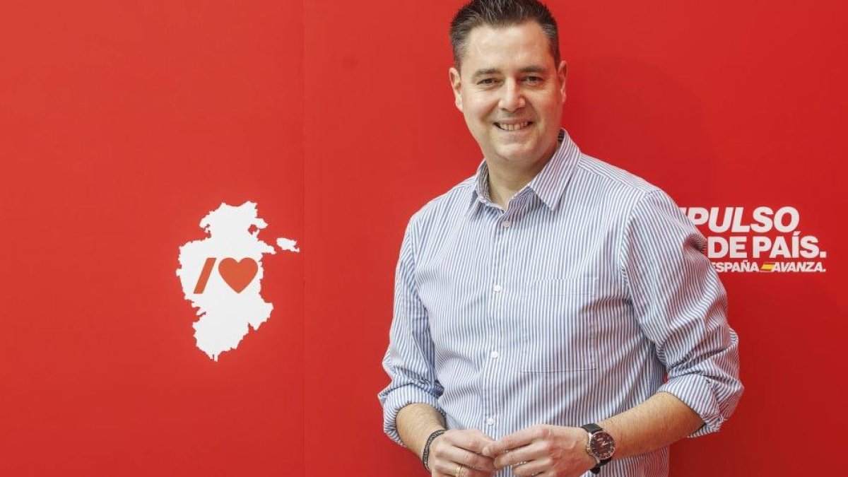 Daniel de la Rosa, en la sede del PSOE de Burgos.