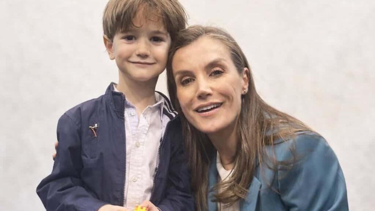 El pequeño Darío de La Pola de Gordón (León), conoce en Castellón a la reina Letizia