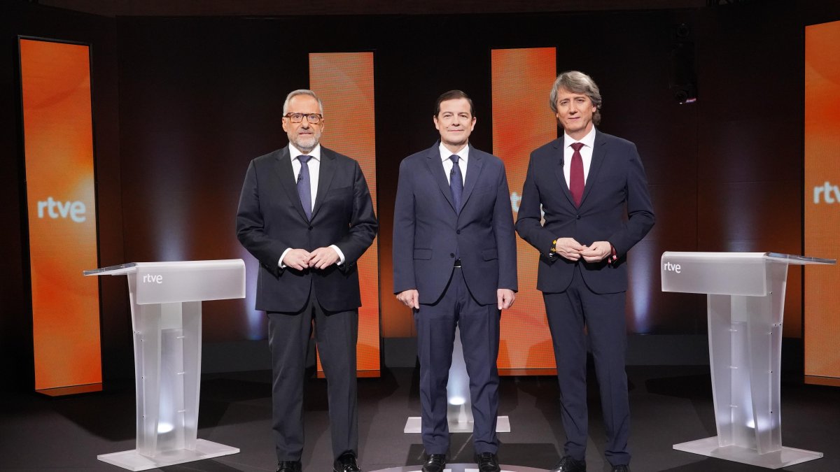 Carlos Pollán, Alfonso Fernández Mañueco y Carlos Martínez en el primer debate de las elecciones autonómicas
