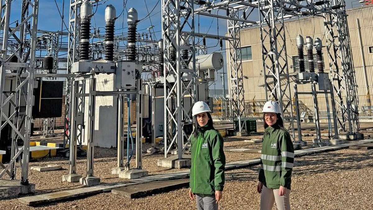 Con trayectorias de 27 y 10 años en la compañía respectivamente, Ana Belén Alonso y Raquel Paniagua forman parte del corazón técnico de i-DE, la distribuidora de Iberdrola.