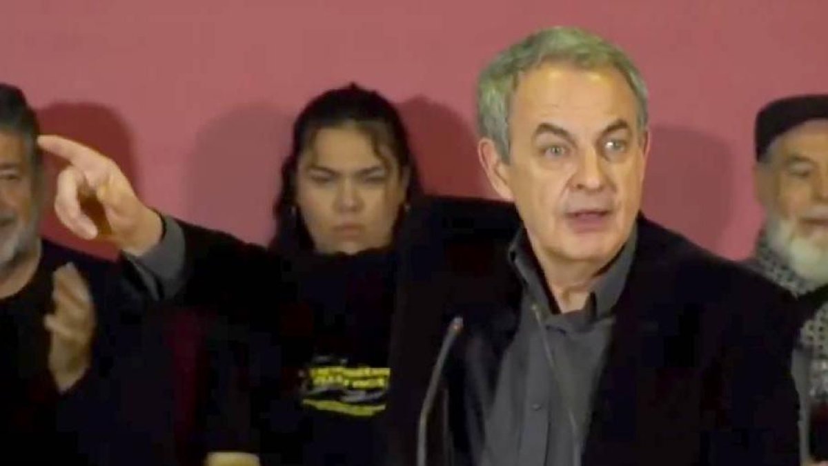 José Luis Rodríguez Zapatero interviene en el mitin en León.