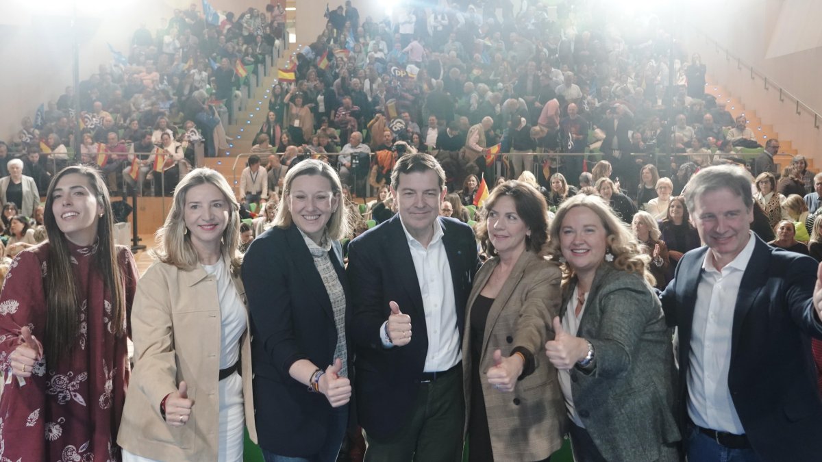 El candidato del PP a la reelección como presidente de la Junta, Alfonso Fernández Mañueco, clausura en Burgos un acto con motivo del Día Internacional de la Mujer.