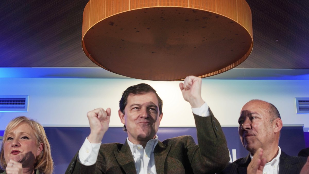 Leticia García, Alfonso Fernández Mañueco y José María Barrios, en el acto de campaña en Toro (Zamora).