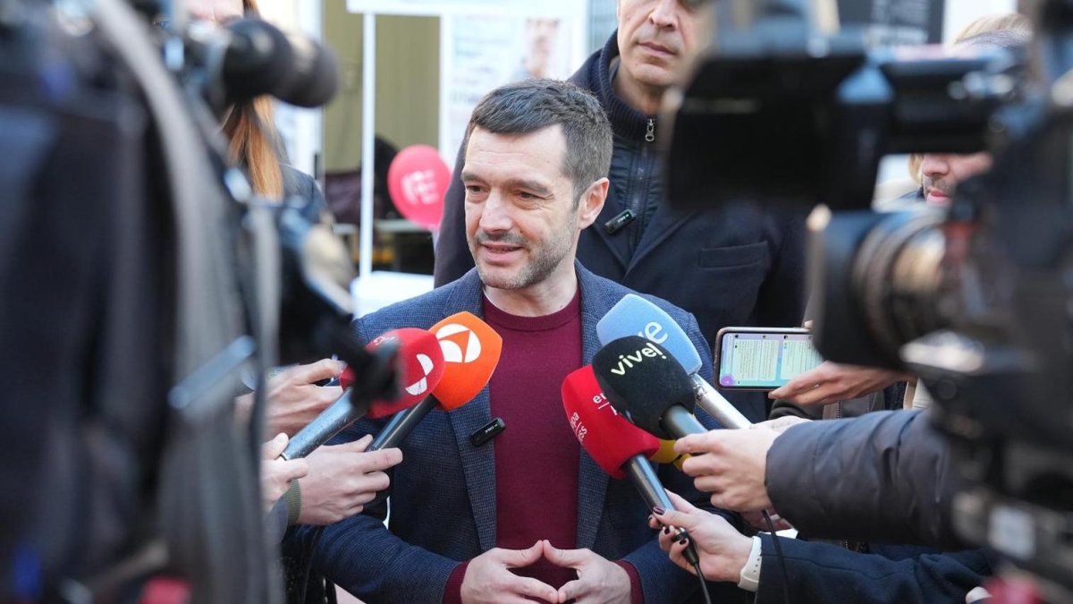 El ministro de Derechos Sociales, Pablo Bustinduy, durante su visita a Valladolid.