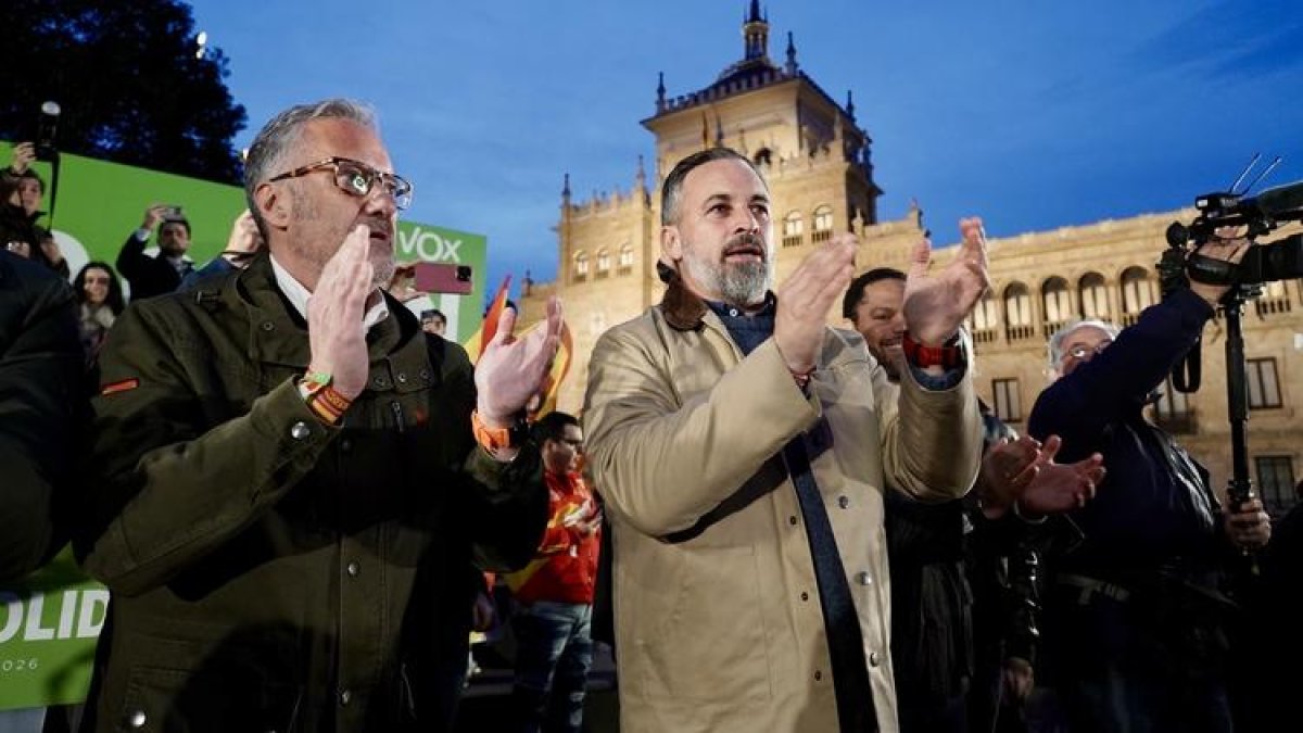 Carlos Pollán y Santiago Abascal en el acto de cierre de campaña en Valladolid.