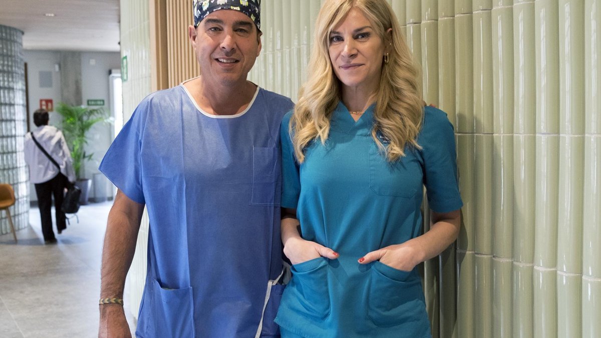 Los oftalmólogos Ernesto Alonso y Eva Alejo.