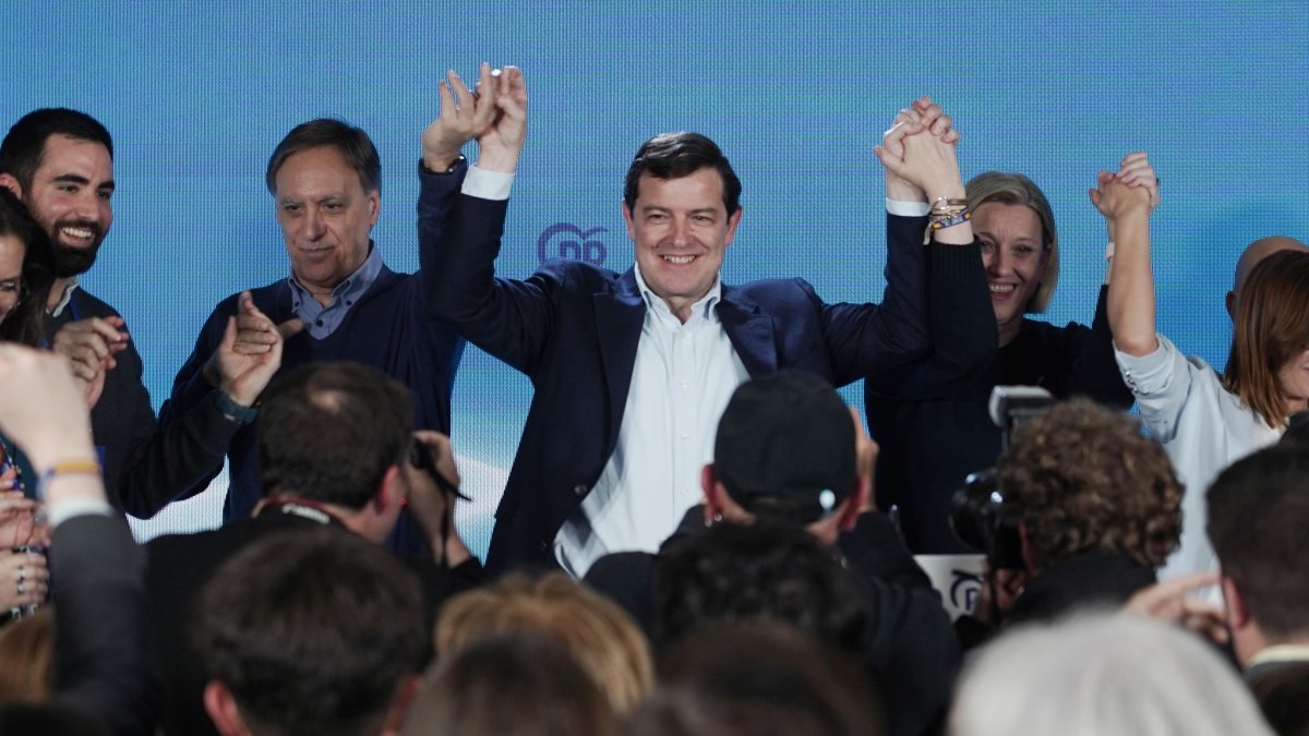 Alfonso Fernández Mañueco, celebra la victoria electoral en Salamanca