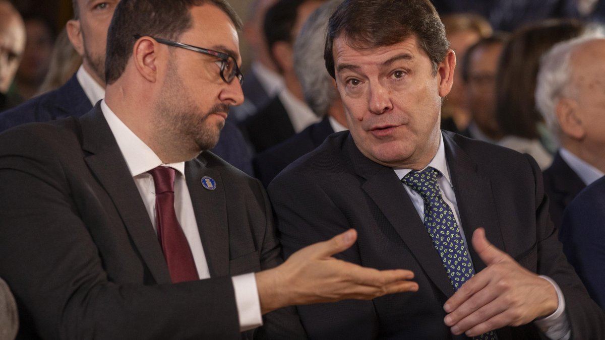 Adrián Barbón y Alfonso Fernández Mañueco en una imagen de archivo