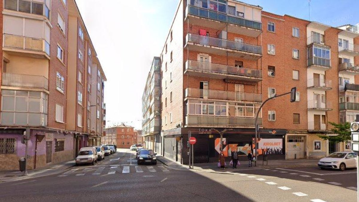 Intersección de la avenida de Santander y la calle Alonso Paris