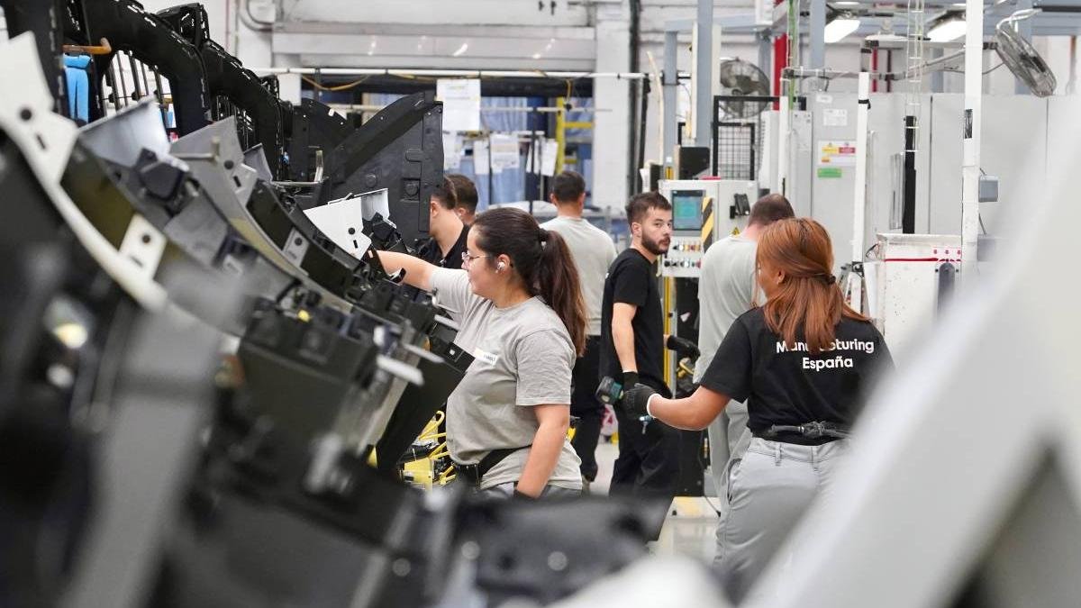 Zona de parachoques en la factoría de Carrocerías de Renault Group España en Valladolid en una foto de archivo.