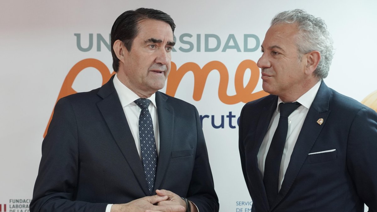 Juan Carlos Suárez-Quiñones y Nicanor Sen asisten a las jornadas de 'Universidad Pyme en ruta'.