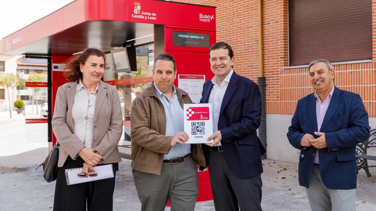 Alfonso Fernández Mañueco, participa en el acto conmemorativo del modelo del transporte de viajeros 'Buscyl'