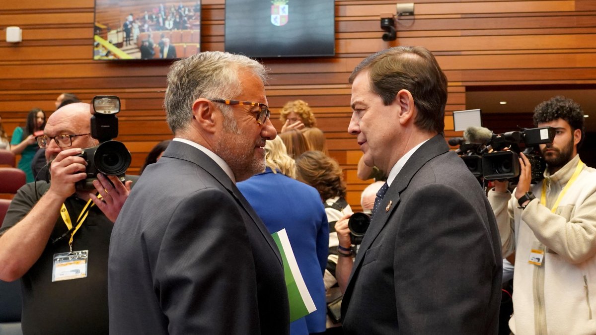PP y VOX cierran el acuerdo de Gobierno en Castilla y León