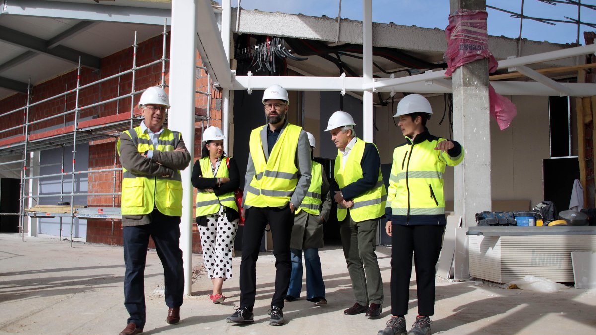 El subdelegado de Gobierno en León, Héctor Alaiz Moretón, visita las obras del nuevo centro examinador de la Dirección General de Tráfico (DGT), en Santovenia de la Valdoncina