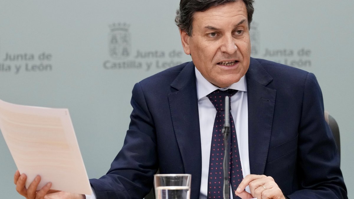 El consejero de Economía y Hacienda y portavoz en funciones, Carlos Fernández Carriedo, en una imagen de archivo.