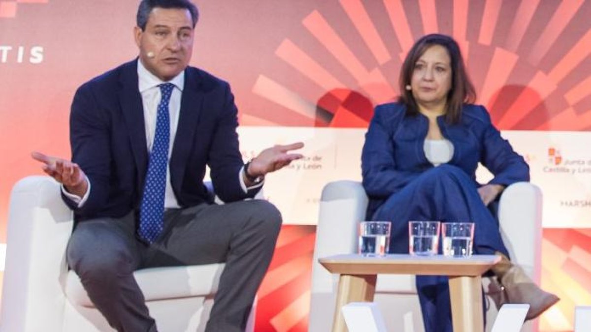 Los europarlamentarios de PP y PSOE Raúl de la Hoz e Iratxe García intervienen en el congreso de la Industria Alimentaria.