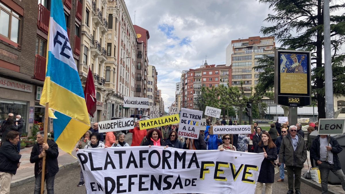 La Plataforma en Defensa de Feve lleva a cabo una nueva concentración reivindicativa