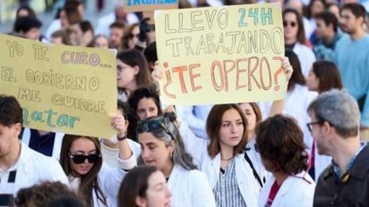 Médicos durante una concentración convocada por el Sindicato Médico contra el Estatuto Marco, en una imagen de archivo