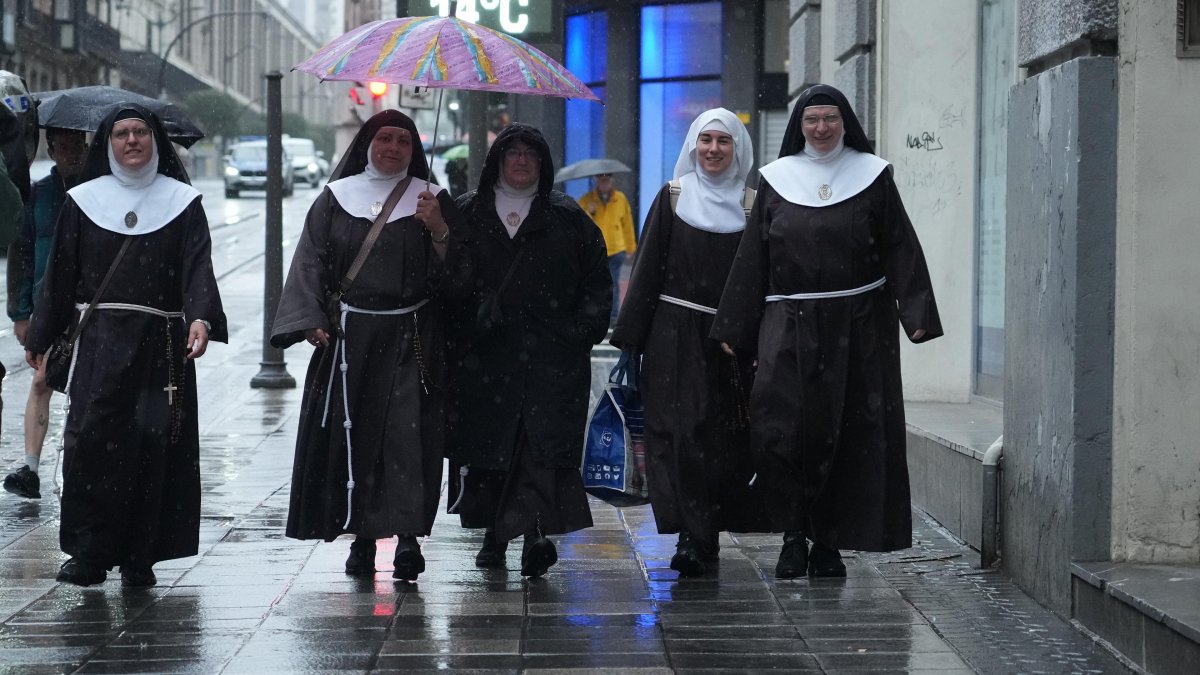 Exmonjas de Belorado llegando a los juzgados de Bilbao, en una foto de archivo.