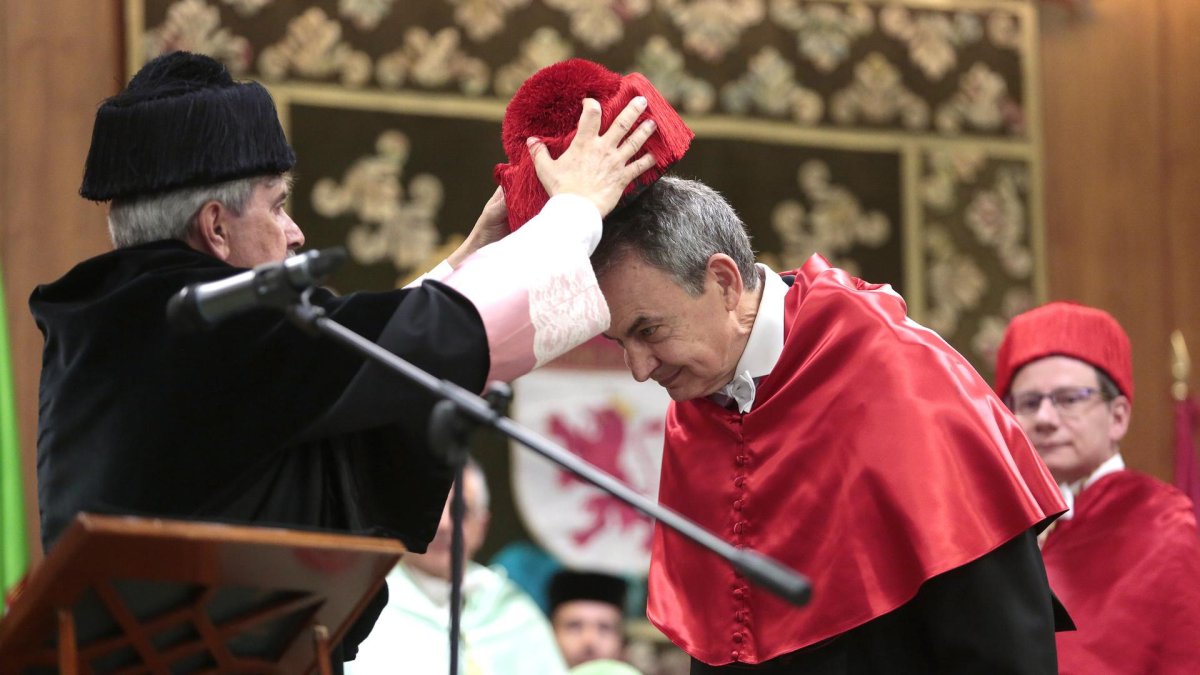Investidura de Zapatero como Doctor Honoris Causa por la Universidad de León.