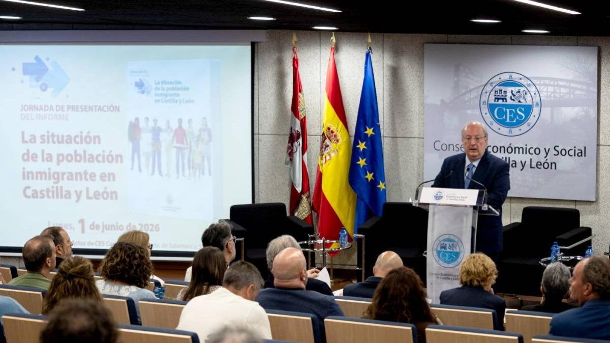 El presidente del CES, Enrique Cabero, en la presentación del informe.