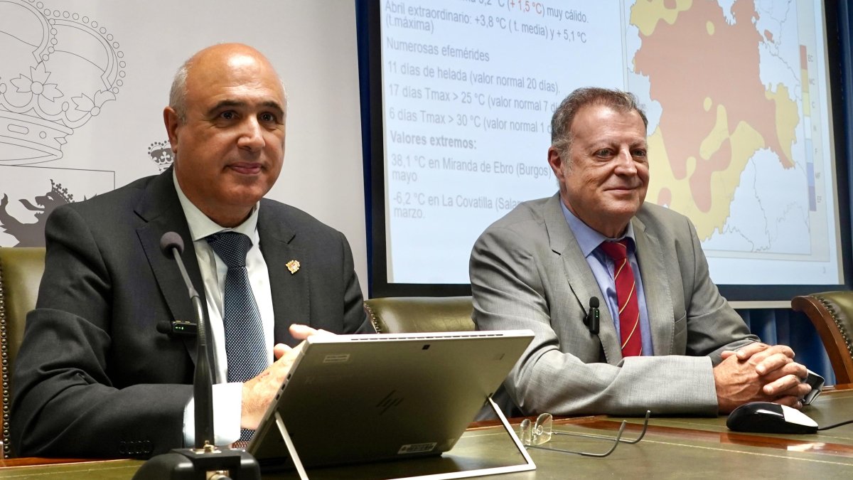 El delegado territorial de Aemet en Castilla y León, Manuel Mora y, Jacinto Canales, ofrecen un resumen climático de la primavera y la predicción estacional para el verano.