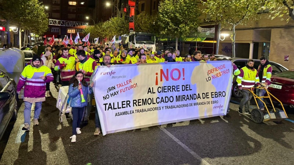 Manifestación en Miranda contra el cierre del taller de Remolcado de Renfe.