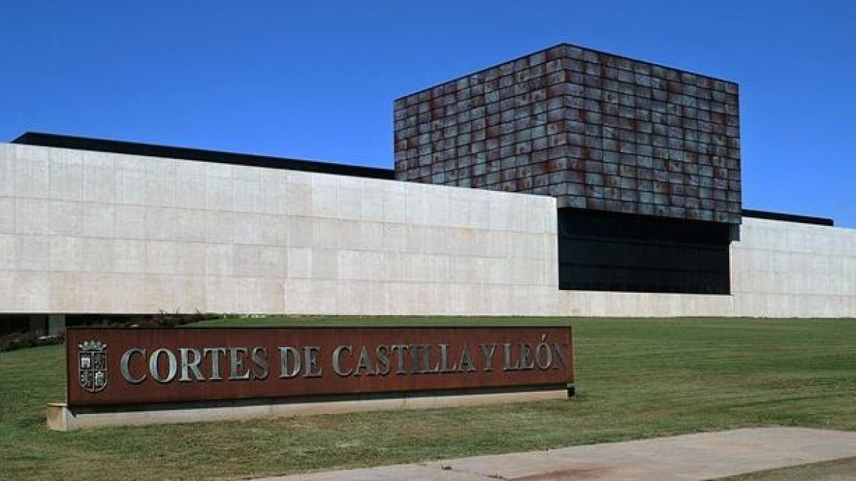 Exterior de la sede de las Cortes de Castilla y León.