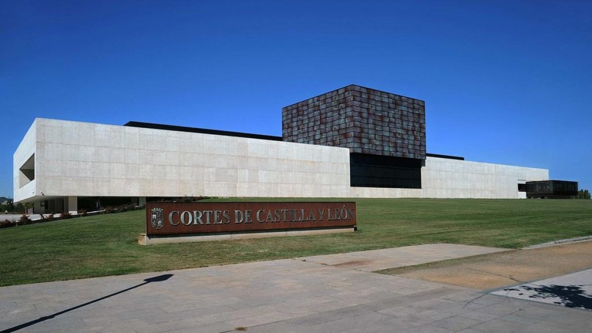 Exterior de la sede de las Cortes de Castilla y León.