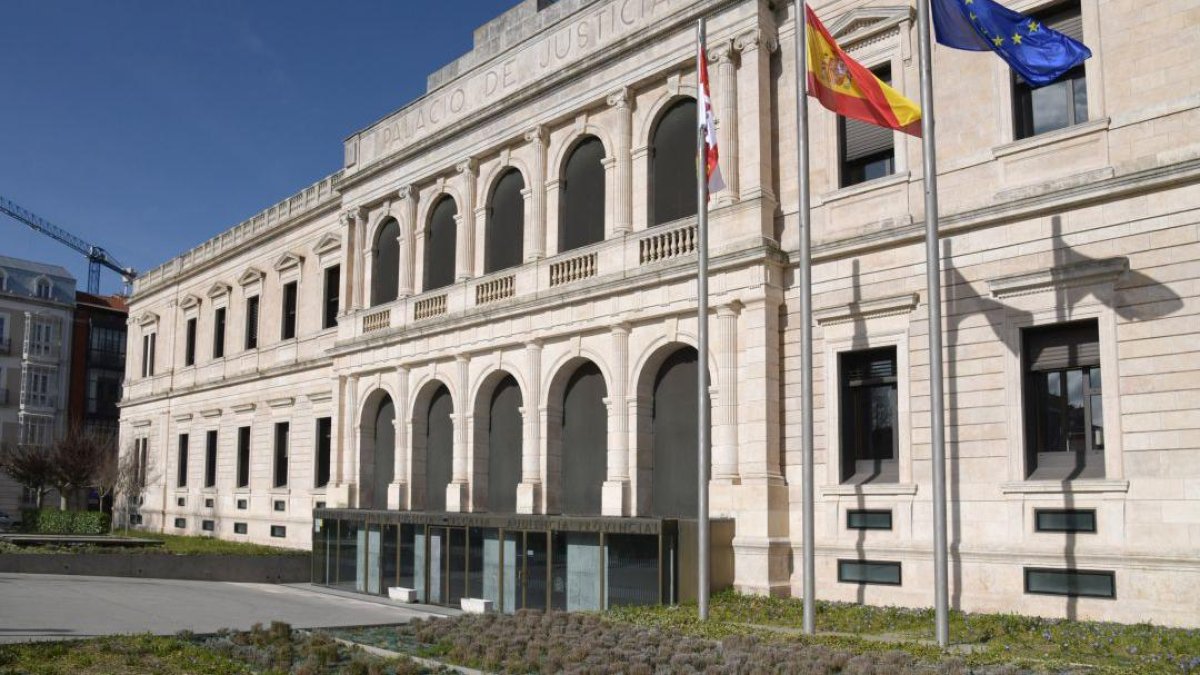 Fachada del Tribunal Superior de Justicia de Castilla y León.